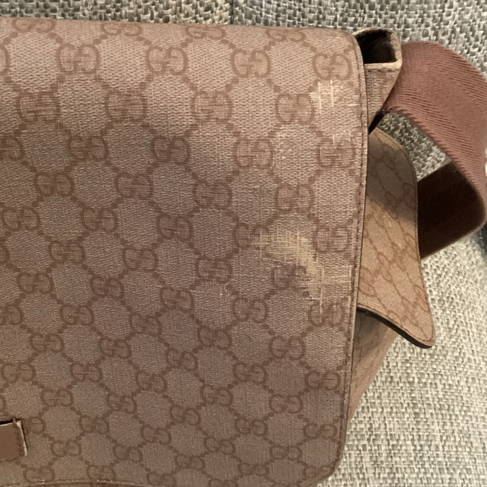 Gucci Tan Monogram Messenger Bag - Picture 4 of 6